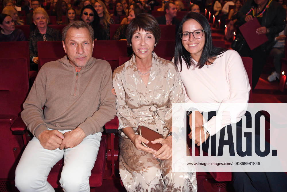 Richy Mueller with his wife Christl Stumhofer and daughter Leslie Mueller at the JULIA MUSICAL PREMIERE at the Stage Palladium Theater in Stuttgart on October 8, 2026