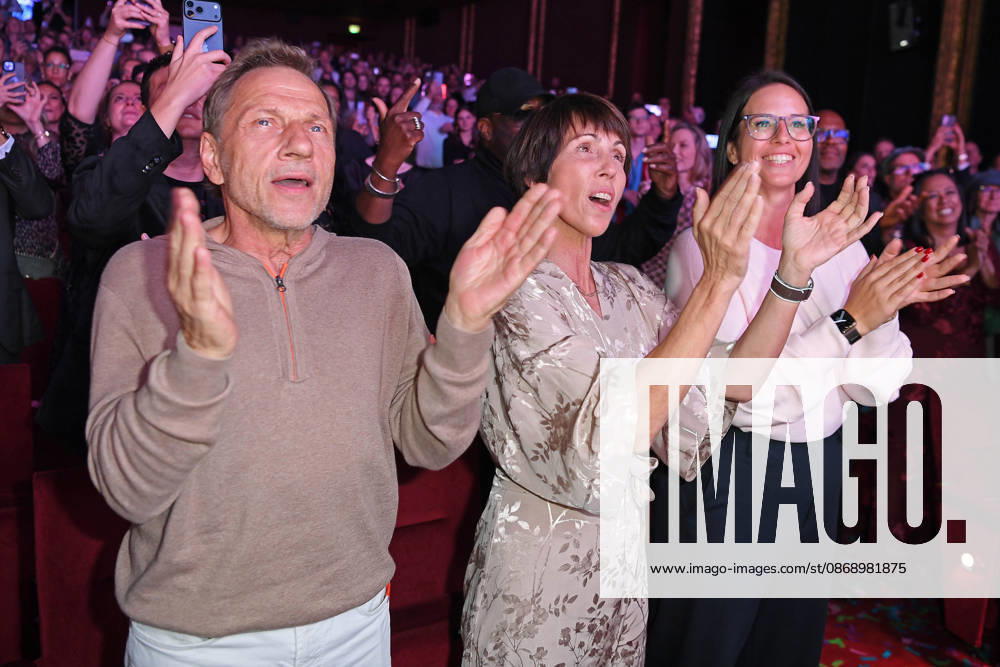 Richy Mueller with his wife Christl Stumhofer and daughter Leslie Mueller at the JULIA MUSICAL PREMIERE at the Stage Palladium Theater in Stuttgart on October 8, 2026