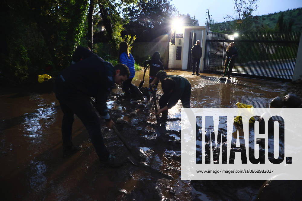 Santiago, October 8, 2026: A mudslide is affecting the area from San Carlos de Apoquindo to Los Dominicos in the Las Condes district, causing widespread damage and sweeping away vehicles and people. Dragomir Yankovic Aton, Chile, Santiago, Chile Aton 1197963