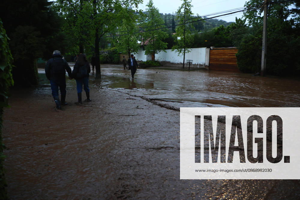 Santiago, October 8, 2026: A mudslide is affecting the area from San Carlos de Apoquindo to Los Dominicos in the Las Condes district, causing widespread damage and sweeping away vehicles and people. Dragomir Yankovic Aton, Chile, Santiago, Chile Aton 1197966