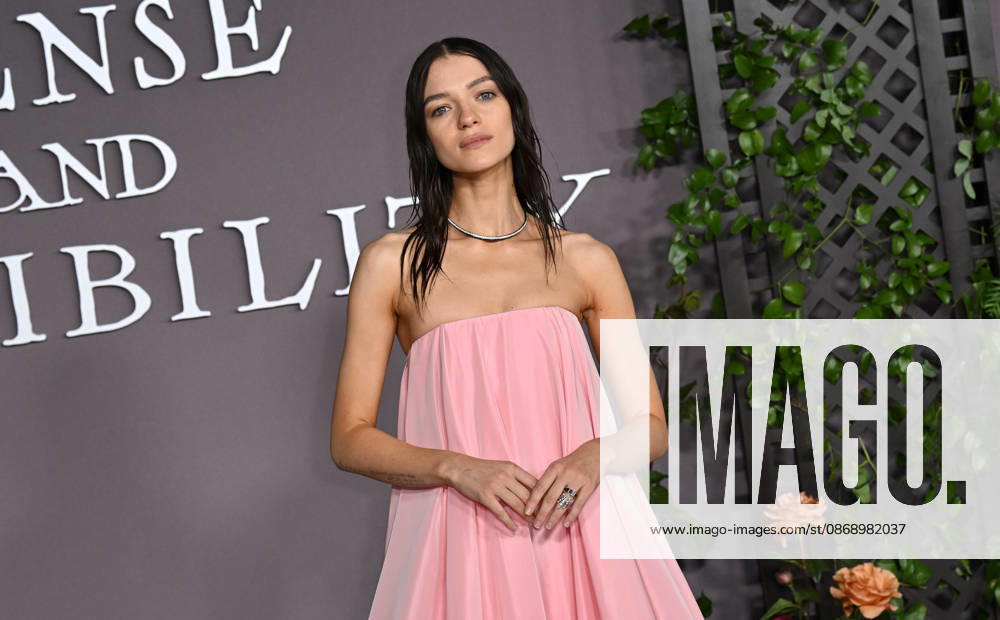 ˜Sense and Sensibility Los Angeles Premiere Esme Creed-Miles arriving at the Sense and Sensibility Los Angeles premiere held at the United Theatre in Los Angeles, Ca. on October 7, 2026. Los Angeles United Theatre California USA