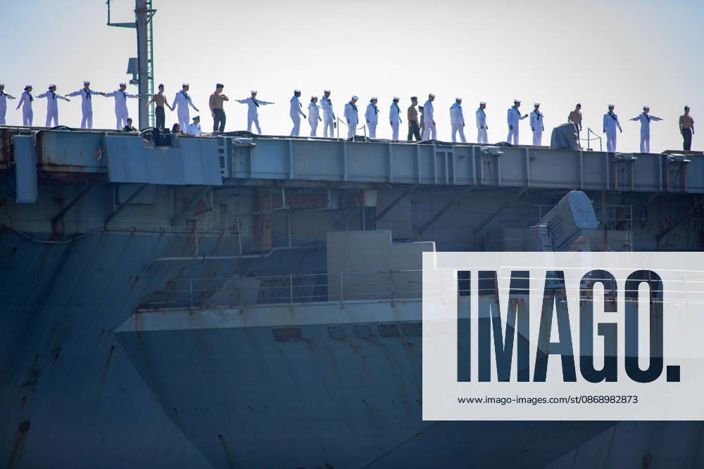 USS Abraham Lincoln has returned to San Diego after spending more than 250 uninterrupted days at sea without a port call. The carrier departed San Diego on November 21, 2025, originally scheduled for a six-to-seven-month deployment, but was extended as the U.S. remained engaged in war against Iran following strikes that began on February 28, 2026.The vessel, which garnered global attention due to a lengthy deployment and reports about poor conditions and suicide attempts, returns to California. San Diego USA - ZUMAf22_ 20261008_zaf_f22_013