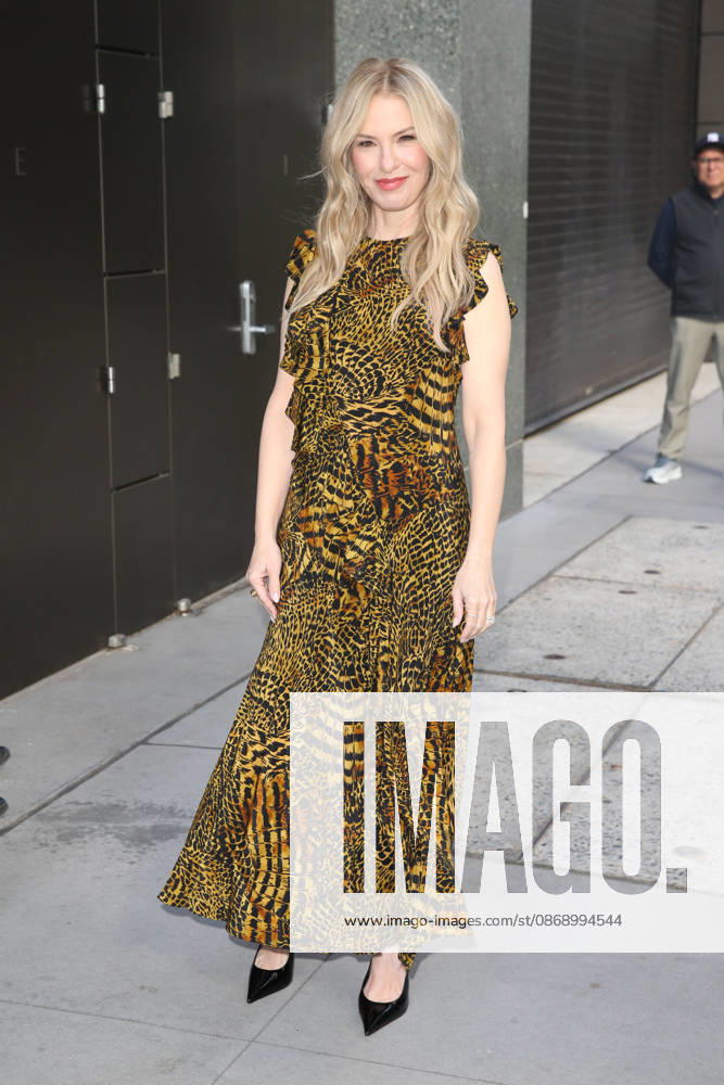 LESLIE GROSSMAN arrives at ABC Studios New York USA - ZUMAh16_ 20261008_zaf_h16_027