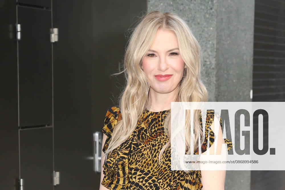 LESLIE GROSSMAN arrives at ABC Studios New York USA - ZUMAh16_ 20261008_zaf_h16_030