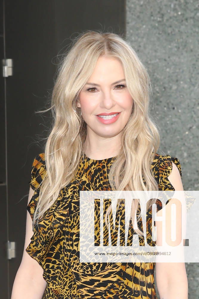 LESLIE GROSSMAN arrives at ABC Studios New York USA - ZUMAh16_ 20261008_zaf_h16_032