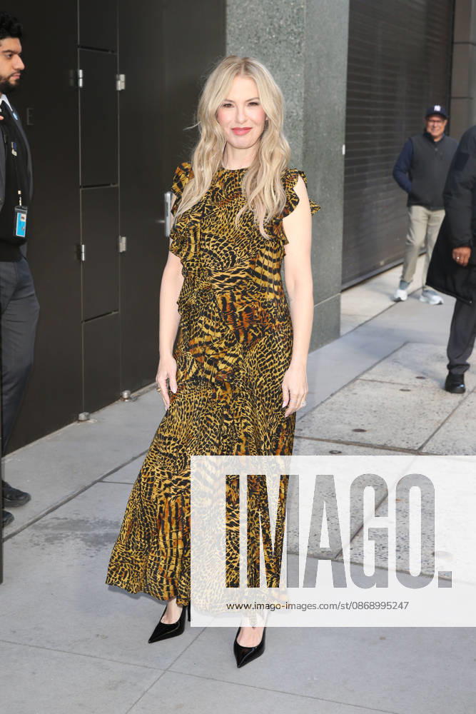LESLIE GROSSMAN arrives at ABC Studios New York USA - ZUMAh16_ 20261008_zaf_h16_023