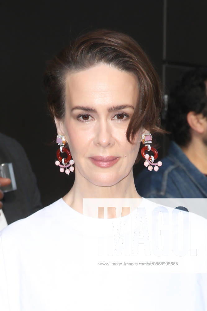 SARAH PAULSON arrives at ABC Studios New York USA - ZUMAh16_ 20261008_zaf_h16_063