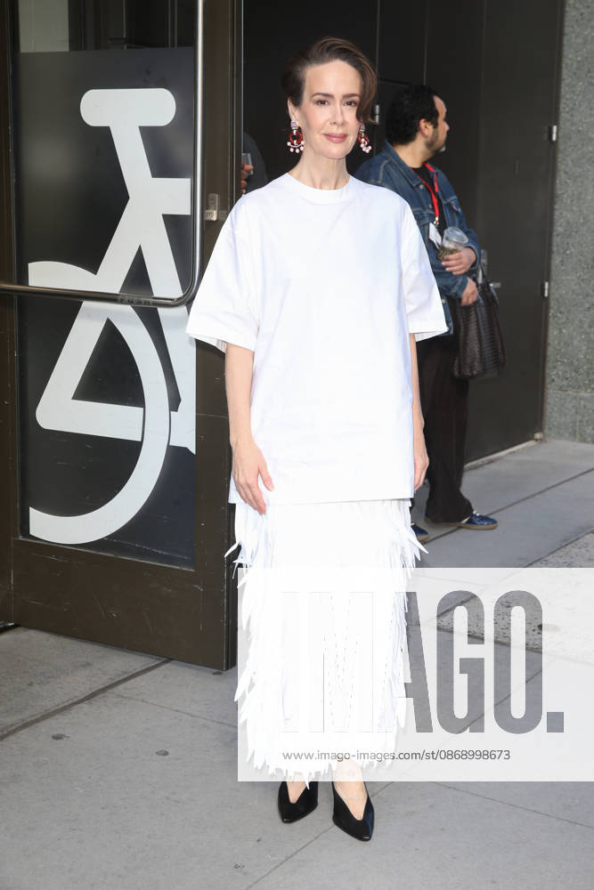 SARAH PAULSON arrives at ABC Studios New York USA - ZUMAh16_ 20261008_zaf_h16_062