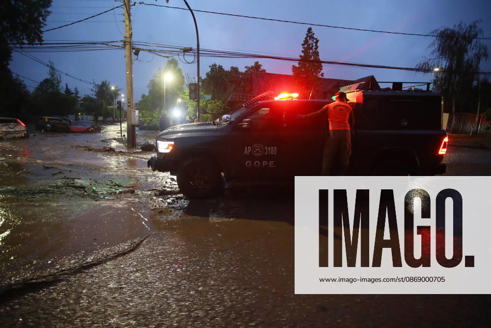 Santiago, October 8, 2026: A mudslide is affecting the area from San Carlos de Apoquindo to Los Dominicos in the Las Condes district, causing widespread damage and sweeping away vehicles and people. Jonnathan Oyarzun Aton, Chile, Santiago, Chile Aton 1198022