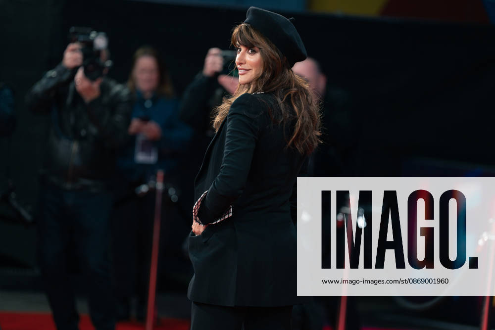 PenÃ lope Cruz attends the La Bola Negra Premiere during the 70th BFI London Film Festival held at BFI Southbank. London United Kingdom - ZUMAs197 20261008_aaa_s197_195