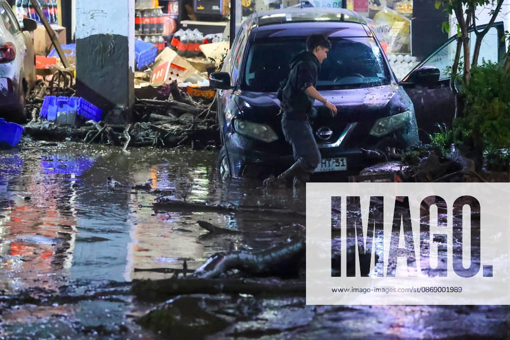 Santiago, October 8, 2026: A mudslide is affecting the area from San Carlos de Apoquindo to Los Dominicos in the Las Condes district, causing widespread damage and sweeping away vehicles and people. Jonnathan Oyarzun Aton Chile, Santiago, Chile Aton 1198039
