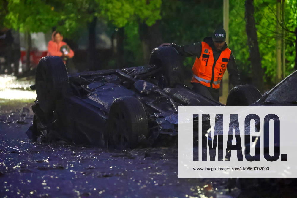 Santiago, October 8, 2026: A mudslide is affecting the area from San Carlos de Apoquindo to Los Dominicos in the Las Condes district, causing widespread damage and sweeping away vehicles and people. Jonnathan Oyarzun Aton Chile, Santiago, Chile Aton 1198043