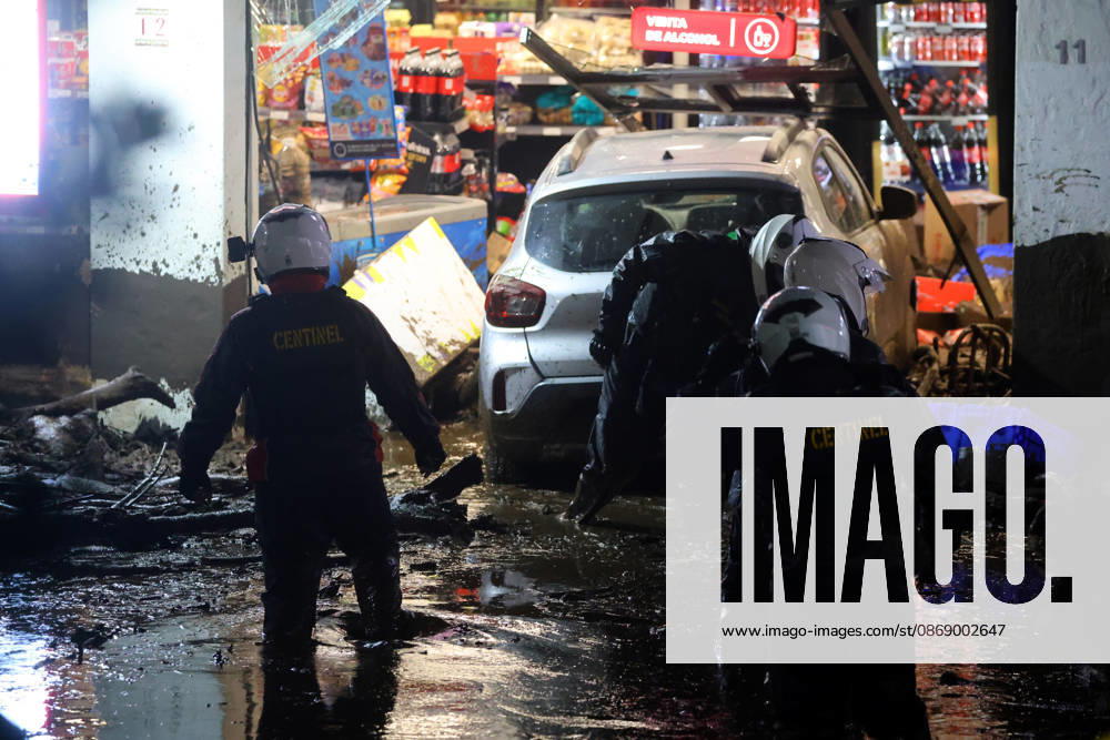 Santiago, October 8, 2026: A mudslide is affecting the area from San Carlos de Apoquindo to Los Dominicos in the Las Condes district, causing widespread damage and sweeping away vehicles and people. Jonnathan Oyarzun Aton Chile, Santiago, Chile Aton 1198052