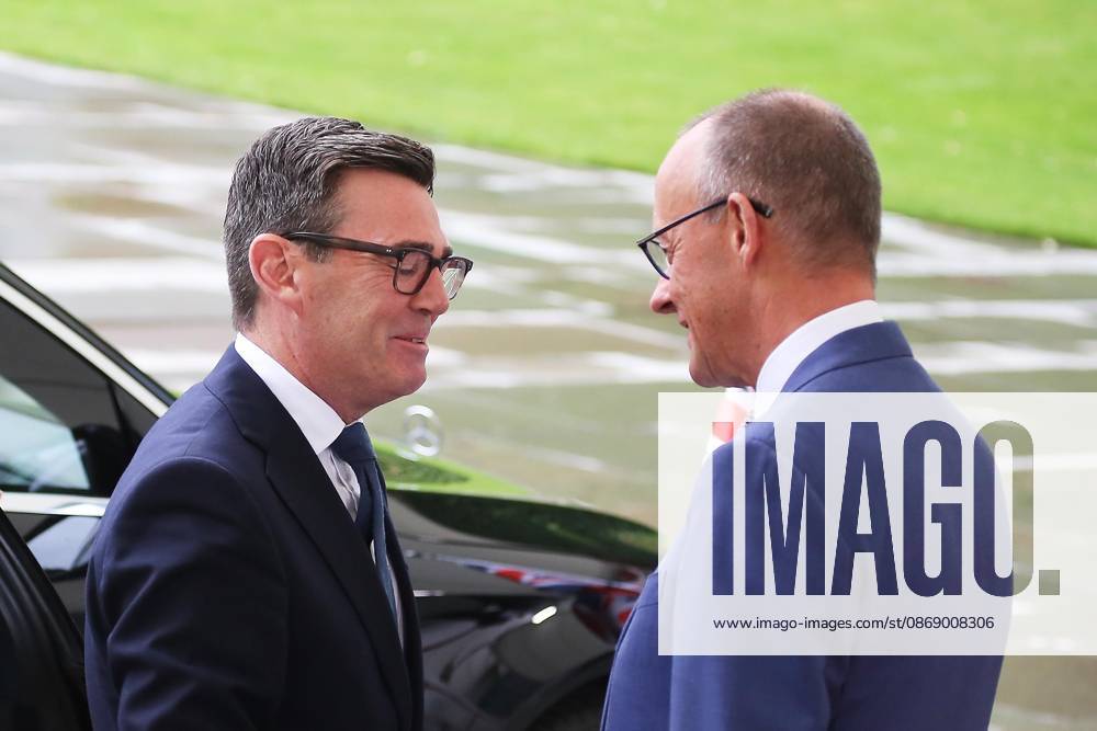 Berlin, Germany, October 8, 2026: The Federal Chancellery hosts a reception for British Prime Minister Andrew Andy Burnham and Federal Chancellor Friedrich Merz (CDU) during the welcome ceremony