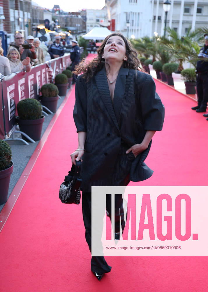 Zoe Adjani Arriving at the opening night of the 37th edition of the British and Irish Film Festival in Dinard on October 9, 2026 Denis Guignebourg Bestimage Celebrities at the opening night of the 37th edition of the British and Irish Film Festival in Dinard on October 9, 2026, Dinard, France