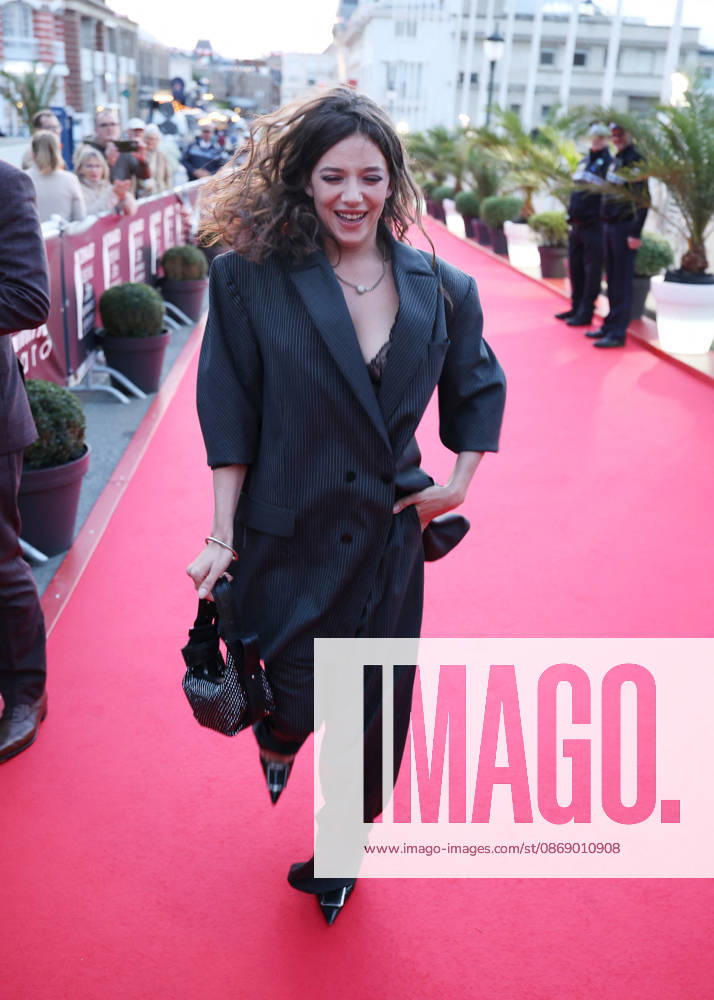 Zoe Adjani Arriving at the opening night of the 37th edition of the British and Irish Film Festival in Dinard on October 9, 2026 Denis Guignebourg Bestimage Celebrities at the opening night of the 37th edition of the British and Irish Film Festival in Dinard on October 9, 2026, Dinard, France