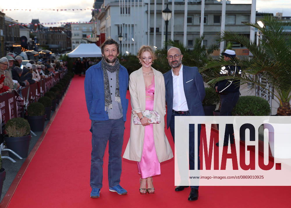 Lance Daly, Megan Nic Fhionnghaile, Hugues Peysson Arriving at the opening night of the 37th edition of the Dinard British and Irish Film Festival on October 9, 2026 Denis Guignebourg Bestimage Celebrities at the opening night of the 37th edition of the Dinard British and Irish Film Festival on October 9, 2026, Dinard, France