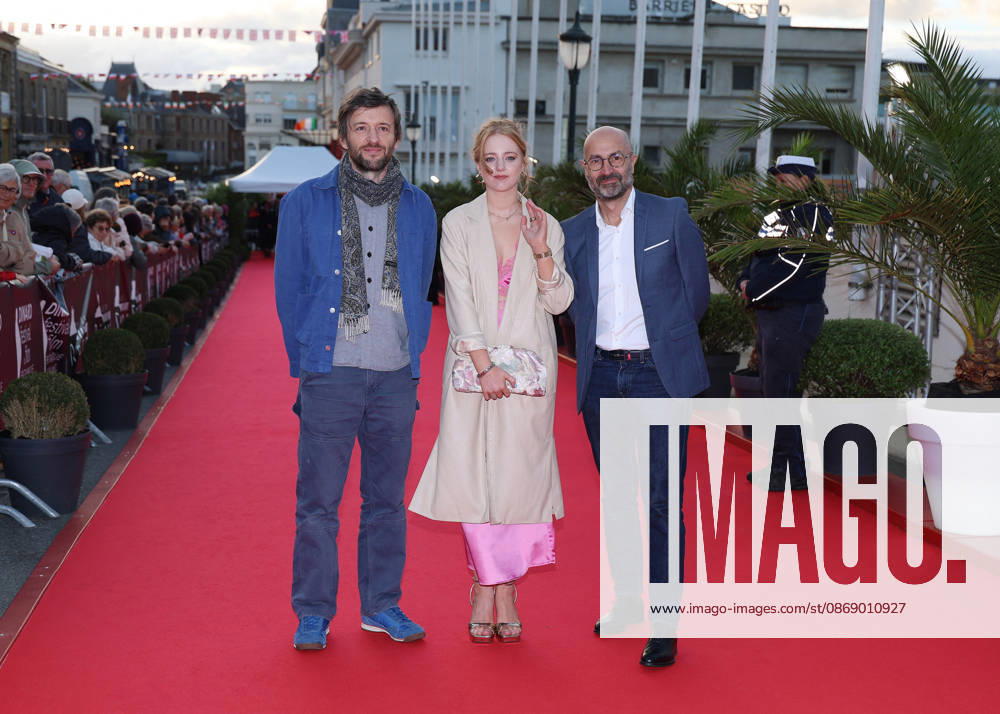 Lance Daly, Megan Nic Fhionnghaile, Hugues Peysson Arriving at the opening night of the 37th edition of the Dinard British and Irish Film Festival on October 9, 2026 Denis Guignebourg Bestimage Celebrities at the opening night of the 37th edition of the Dinard British and Irish Film Festival on October 9, 2026, Dinard, France
