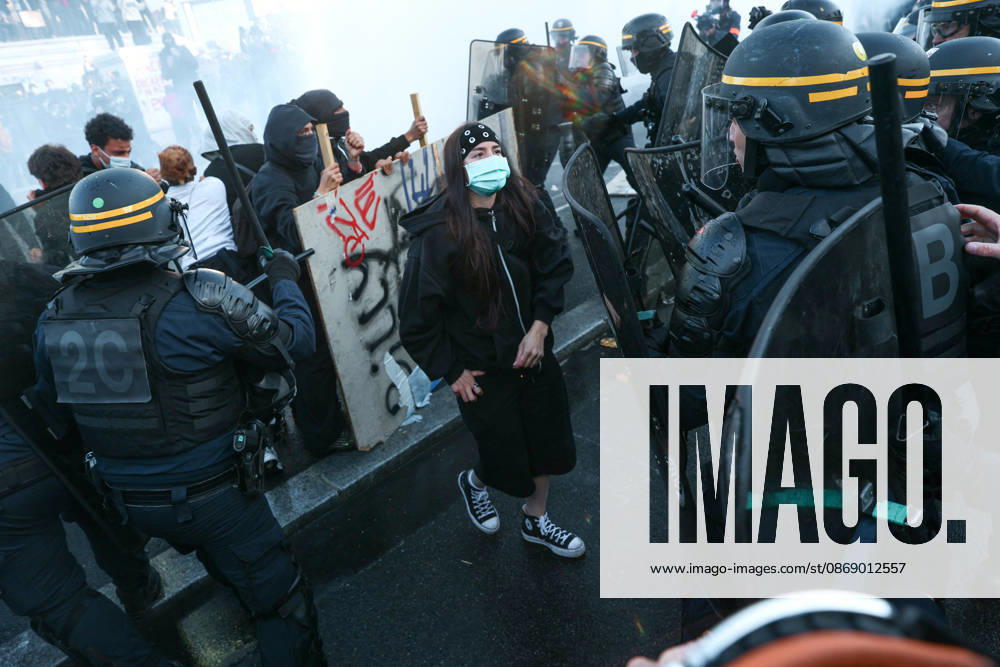High School And University Student Protest - Paris A female protester steps forward from the barricades towards the riot police, during a nationwide youth demonstration. Nationwide mobilization by high school and university students calling for better teaching and study conditions, increased funding and staffing, an end to overcrowded classrooms and deteriorating infrastructure, and improved access to education, amidst concerns over social inequalities and student financial insecurity in Paris, France, October 8, 2026. Photo by Christophe Michel ABACAPRESS.COM Paris ILE DE FRANCE France