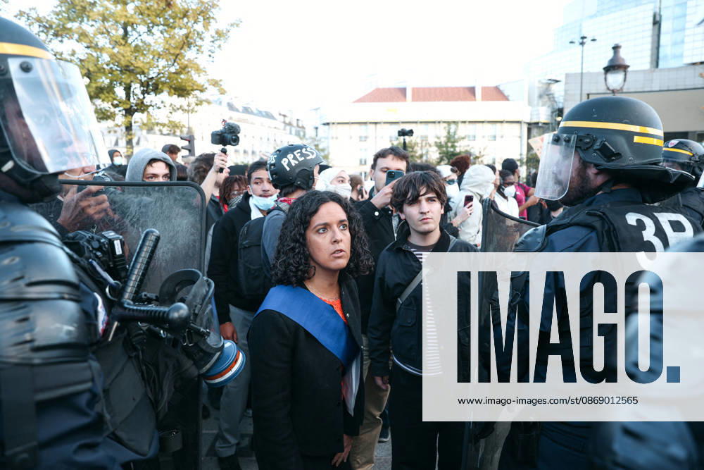 High School And University Student Protest - Paris Manon Aubry, Member of the European Parliament for La France Insoumise, during a nationwide youth demonstration. Nationwide mobilization by high school and university students calling for better teaching and study conditions, increased funding and staffing, an end to overcrowded classrooms and deteriorating infrastructure, and improved access to education, amidst concerns over social inequalities and student financial insecurity in Paris, France, October 8, 2026. Photo by Christophe Michel ABACAPRESS.COM Paris ILE DE FRANCE France