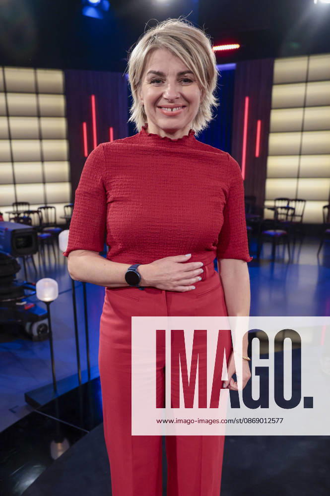 Sabine Heinrich during the taping of the WDR talk show Kölner Treff at WDR Studio BS 3 in Cologne, October 8, 2026 Foto:xR.xSchmiegeltx xFuturexImagex koelner_treff0810_6004