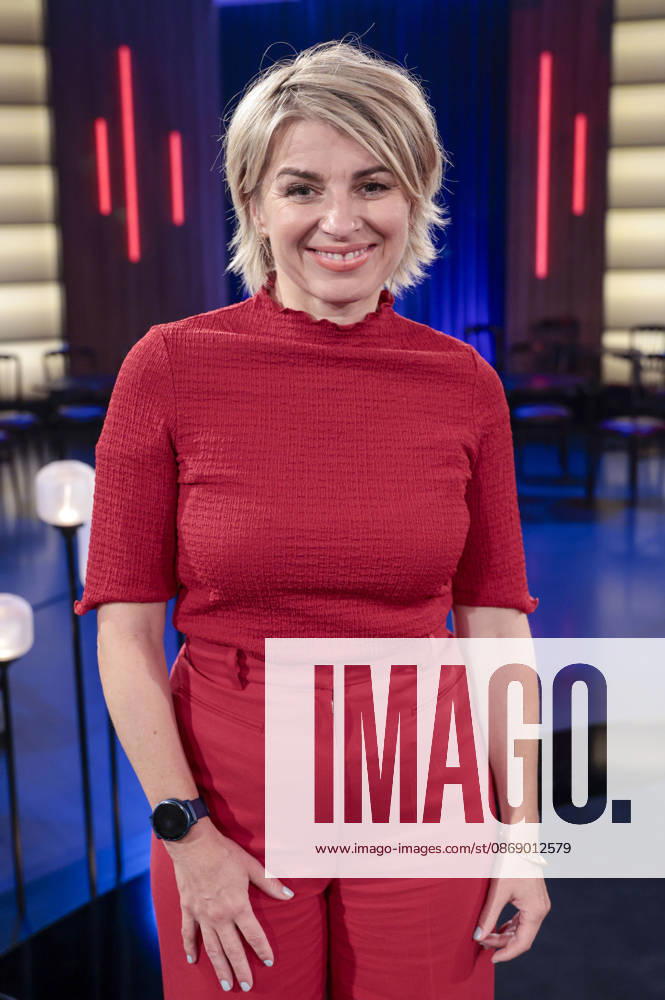 Sabine Heinrich during the taping of the WDR talk show Kölner Treff at WDR Studio BS 3 in Cologne, October 8, 2026 Foto:xR.xSchmiegeltx xFuturexImagex koelner_treff0810_6006