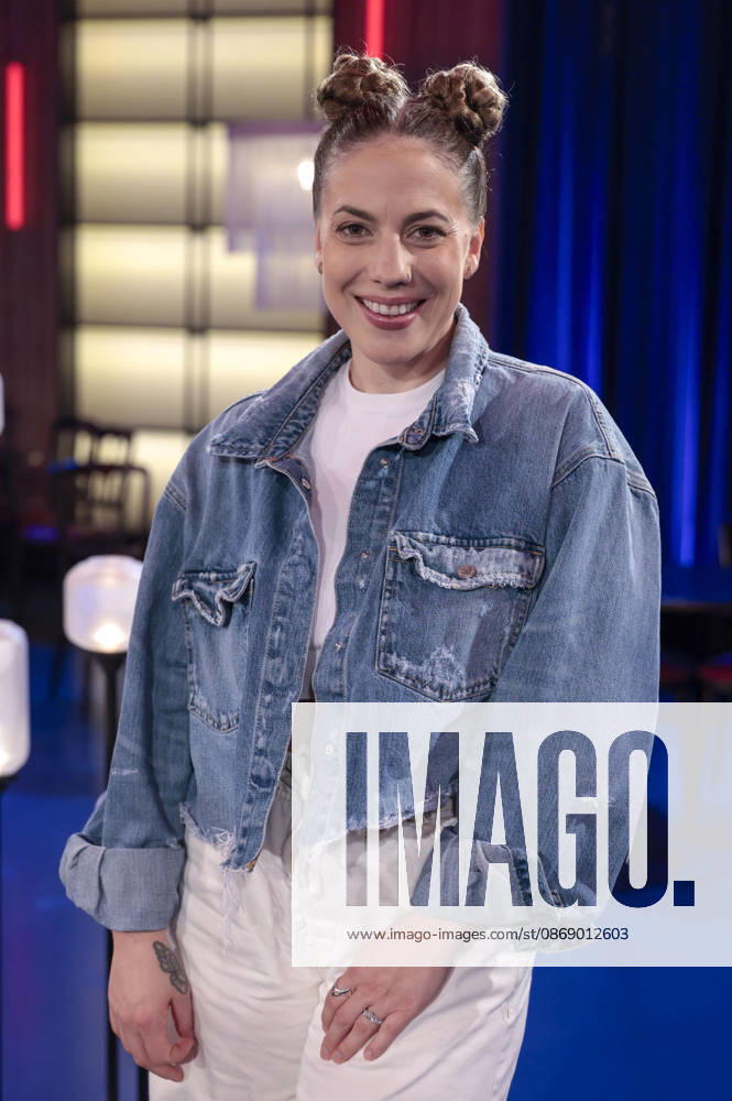 LaFee during the taping of the WDR talk show Kölner Treff at WDR Studio BS 3 in Cologne, October 8, 2026 Foto:xR.xSchmiegeltx xFuturexImagex koelner_treff0810_6020