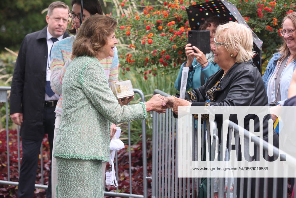 Queen Silvia of Sweden and Countess Bettina Bernadotte at the Mentor Foundation’s anniversary celebration on Mainau Island, Mainau