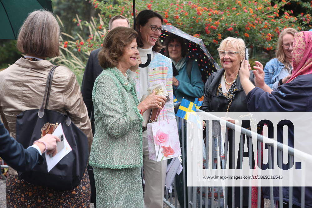 Queen Silvia of Sweden and Countess Bettina Bernadotte at the Mentor Foundation’s anniversary celebration on Mainau Island, Mainau