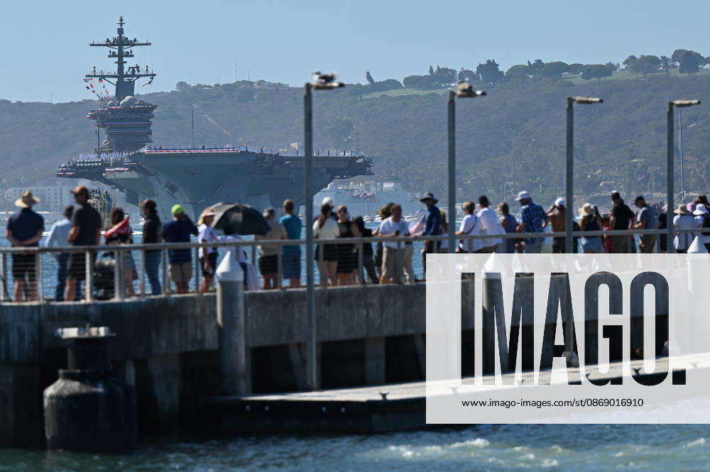 USS Abraham Lincoln returns to home port of San Diego after near-record deployment SAN DIEGO, UNITED STATES - OCTOBER 08: The USS Abraham Lincoln Nimitz-class aircraft carrier approaches its homeport at Naval Air Station North Island on return from its historic 10-month deployment on October 8, 2026 as seen from the Port of San Diego in San Diego, California, United States. The USS Abraham Lincoln (CVN 72) set a U.S. Navy record spending over 260 days consecutively at sea without a port call while playing a key role in Operation Epic Fury and regional maritime security operations in the Middle East. Carlos A. Moreno Anadolu San Diego United States. Editorial use only. Please get in touch for any other usage.