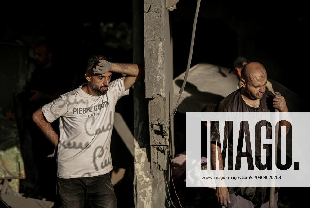 Israeli army continues its attacks on Gaza despite the ceasefire GAZA CITY, PALESTINE - OCTOBER 9: Palestinian civilians and emergency responders search through the debris of damaged residential buildings following an Israeli military airstrike in the Sabra neighborhood, south of Gaza City, Palestine on October 9, 2026. Multiple dead and wounded, including women and children, were reported as rescue teams worked under severe resource shortages to extract survivors from beneath destroyed structures. Saeed M. M. T. Jaras Anadolu Gaza City Gaza. Editorial use only. Please get in touch for any other usage.