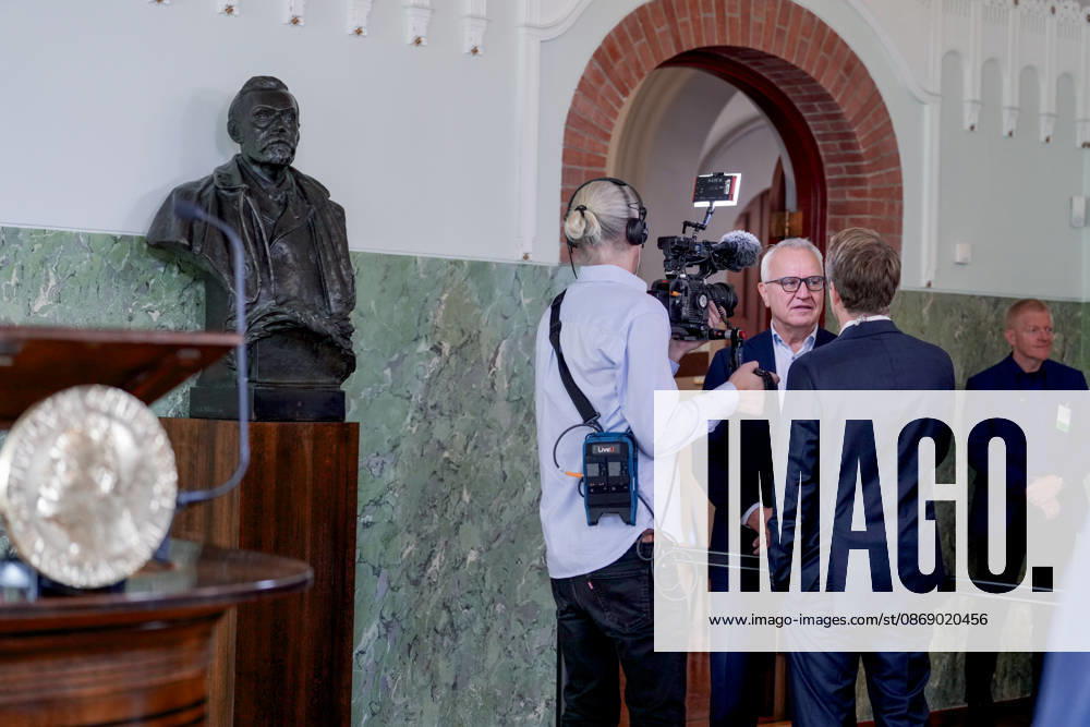 2026 Nobel Peace Prize, Oslo, October 9, 2026. Kristian Berg Harpviken, Director of the Nobel Institute, at the announcement of the 2026 Nobel Peace Prize at the Nobel Institute. Photo by Javad Parsa, NTB, Oslo, Norway. PYh3ZXazrPw. . Ref: BNC POLPYh3ZXazrPw.jpg