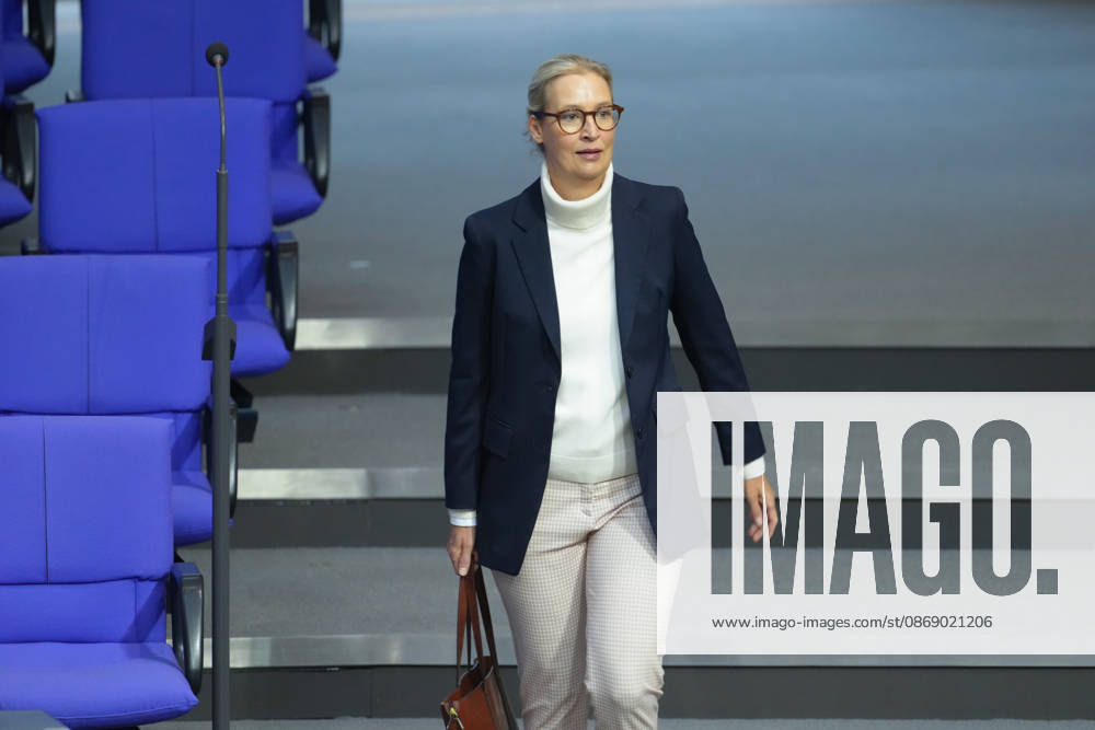 German Bundestag, 100th Plenary Session: Alice Weidel of the AfD walking through the plenary chamber during the 100th session of the German Bundestag in Berlin, October 9, 2026, Berlin, Germany