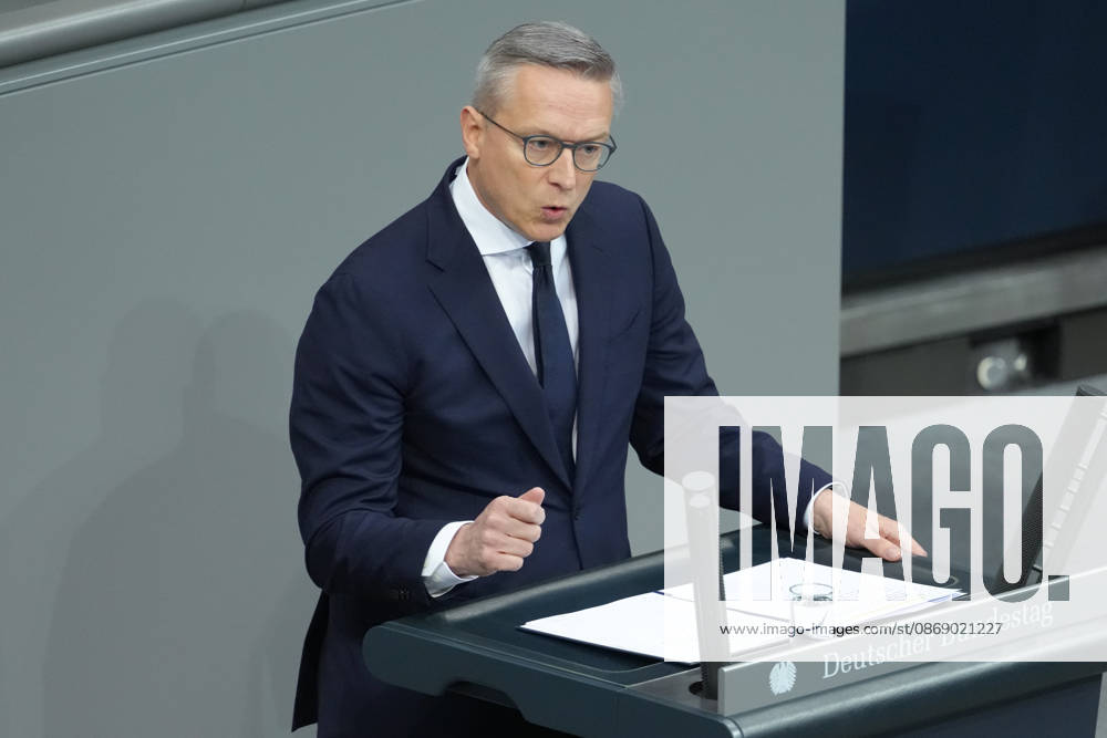 German Bundestag, 100th Plenary Session: Dr. Karsten Wildberger, Federal Minister for Digitalization and State Modernization, is pictured gesturing during his speech on the amendment to the Telecommunications Act at the 100th session of the German Bundestag in Berlin, October 9, 2026, Berlin, Berlin, Germany