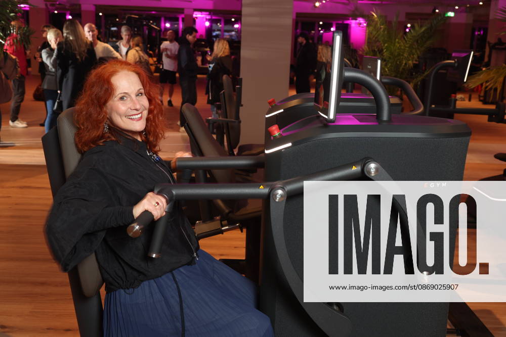 Actress Christiane Leuchtmann: Fitness Equipment Instead of the Red Carpet—The Sports Club’s 20th fitness center opened in Hamburg’s Poppenbüttel district, and celebrity guests immediately tried out the fitness and wellness equipment, including the ladies’ area, saunas, and relaxation pool, spread across 5,000 square meters, Hamburg