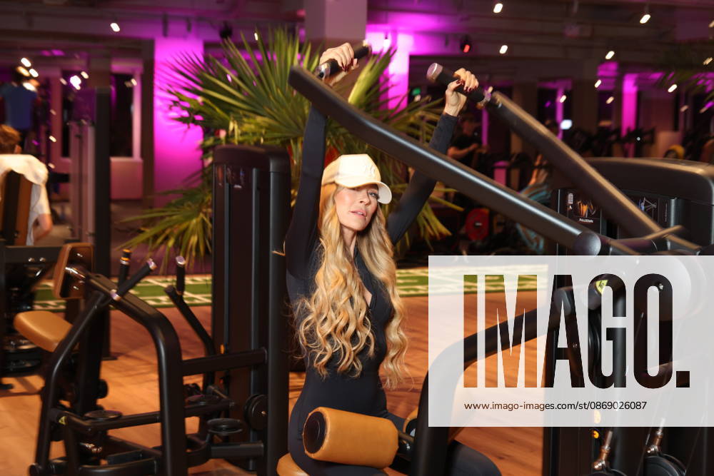 Jenny Elvers, slimmer than ever, also cut a fine figure on the fitness equipment, Fitness equipment instead of the red carpet: The Sports Club’s 20th gym opened in Hamburg-Poppenbüttel, and celebrity guests immediately tried out the fitness and wellness equipment—including the ladies’ area, saunas, and relaxation pool—across 5,000 square meters of space. Hamburg