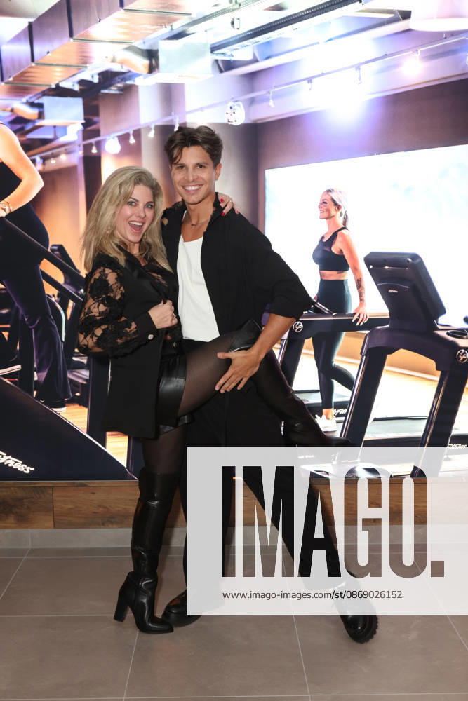 Professional dancers Christine Deck and Alexandru Ionel gathered together; fitness equipment instead of the red carpet—the Sports Club’s 20th fitness studio opened in Hamburg’s Poppenbüttel neighborhood, where celebrity guests immediately tried out the fitness and wellness equipment, including the ladies’ area, saunas, and relaxation pool, spread across 5,000 square meters, Hamburg