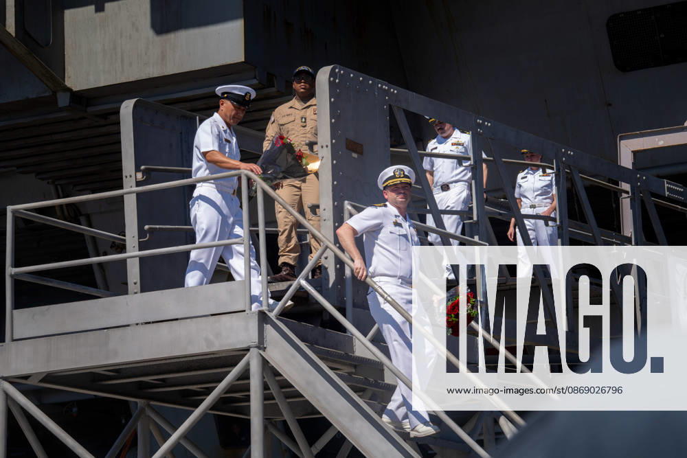 U.S. Navy personnel carry bouquets of flowers down a gangway aboard the aircraft carrier USS Abraham Lincoln (CVN 72) during the ship s homecoming at Naval Air Station North Island in Coronado, California, on October 8, 2026. Coronado United States - ZUMAg374 20261008_znp_g374_013