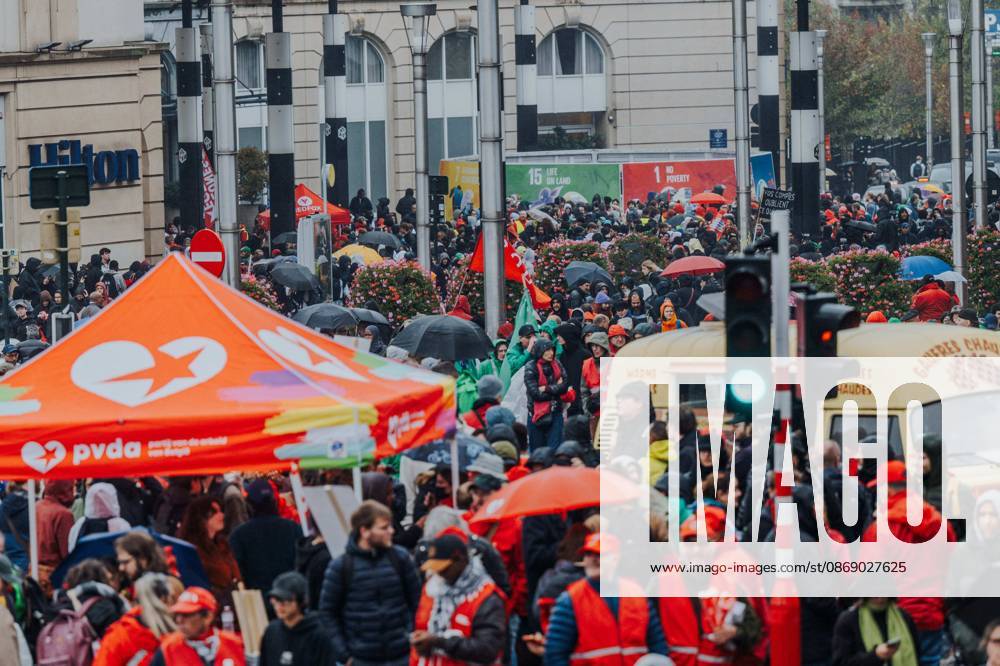 Protesters pictured during a national manifestation against the Federal Government s budgetary measures, under the Keep your hands out of our pockets! (Blijf uit onze zakken! - Pas dans nos poches) moniker, organised by the trade unions on Friday 9 October 2026 in Brussels. EMILExWINDAL 189225701