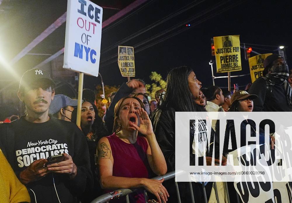 Protesters rally after ICE shooting of New York man in car with child inside NEW YORK, UNITED STATES - OCTOBER 08: Protesters rally after an Immigration and Customs Enforcement (ICE) agent shot a man as he sat in a car with a child inside on October 8, 2026, in New York City, U.S. Selcuk Acar Anadolu New York United States. Editorial use only. Please get in touch for any other usage.