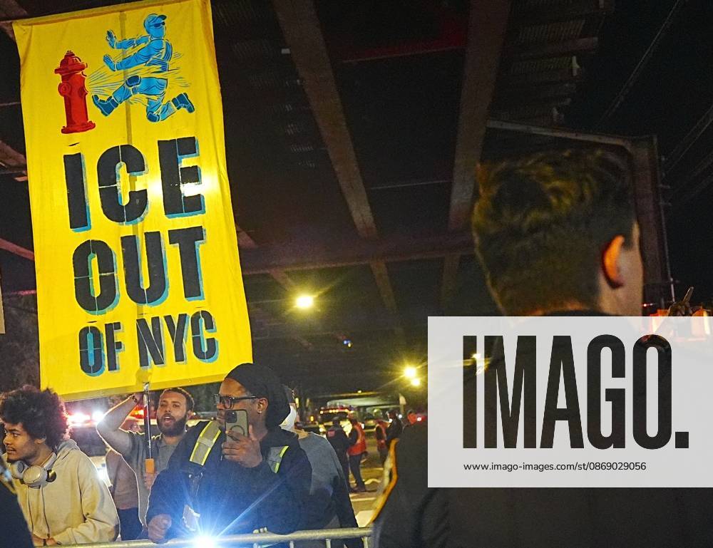 Protesters rally after ICE shooting of New York man in car with child inside NEW YORK, UNITED STATES - OCTOBER 08: Protesters rally after an Immigration and Customs Enforcement (ICE) agent shot a man as he sat in a car with a child inside on October 8, 2026, in New York City, U.S. Selcuk Acar Anadolu New York United States. Editorial use only. Please get in touch for any other usage.