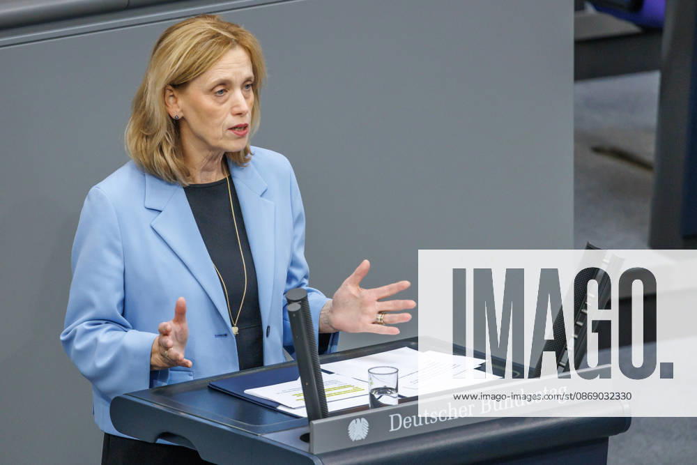 Bundestag: Karin Prien (CDU), Federal Minister for Family Affairs, at the German Bundestag on October 9, 2026, in Berlin, Berlin, Berlin, Germany, Bundestag