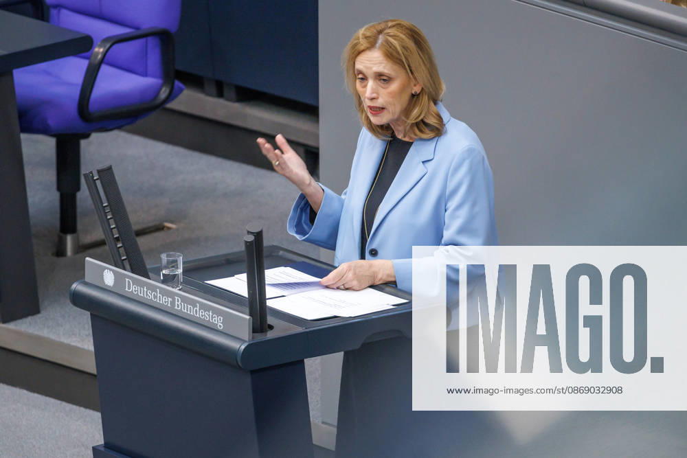 Bundestag: Karin Prien (CDU), Federal Minister for Family Affairs, at the German Bundestag on October 9, 2026, in Berlin, Berlin, Berlin, Germany, Bundestag