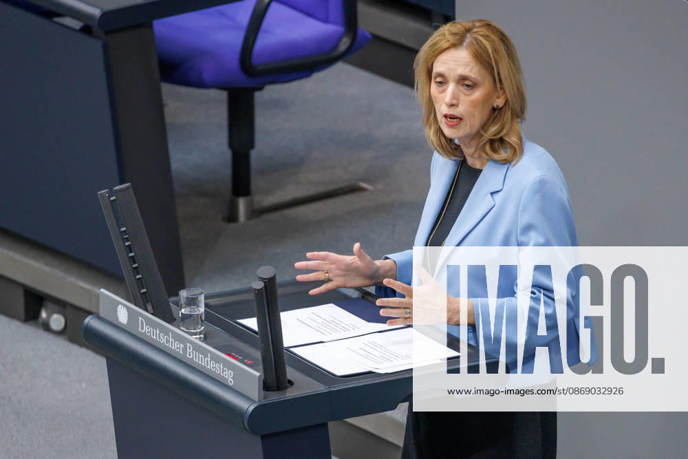 Bundestag: Karin Prien (CDU), Federal Minister for Family Affairs, at the German Bundestag on October 9, 2026, in Berlin, Berlin, Berlin, Germany, Bundestag