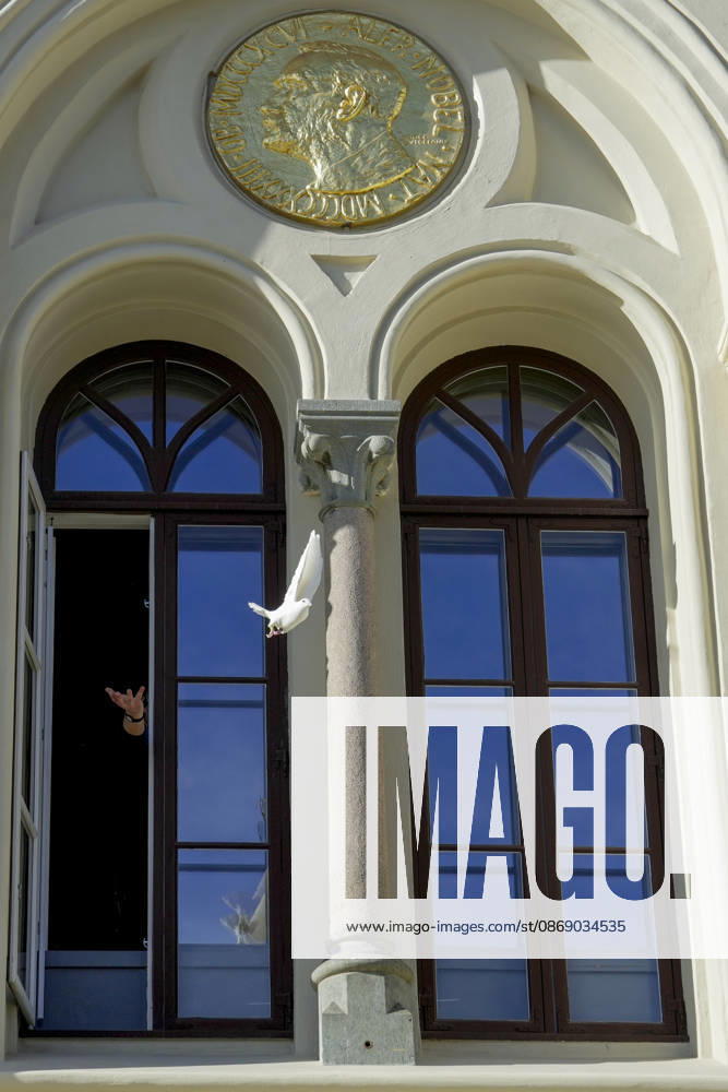 Nobel Peace Prize 2026 Oslo 20261009 At 12:00 p.m., the dove of peace takes flight from the window of the Nobel Peace Center in connection with the announcement of the new Peace Prize laureate. Photo: Terje Bendiksby, NTB, Oslo, Norway skfEUnfkIhw Ref BNCskfEUnfkIhw jpg