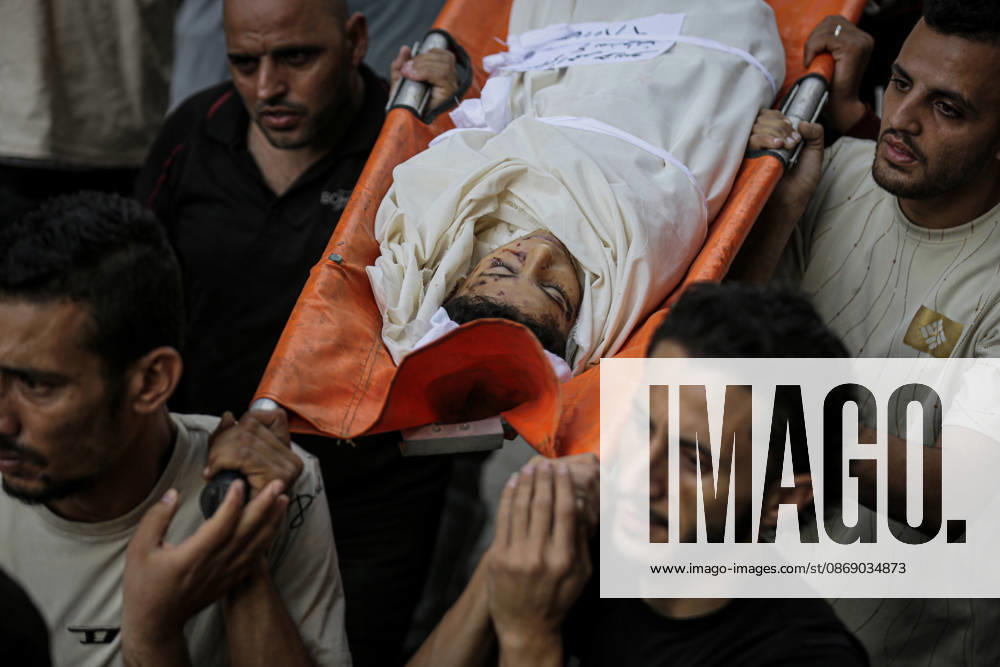 Israeli army continues its attacks on Gaza despite the ceasefire GAZA CITY, GAZA, PALESTINE - OCTOBER 9: (EDITORS NOTE: Image depicts death) The bodies of those killed in an Israeli airstrike targeting the Es-Sabra neighborhood in southern Gaza City are brought to Al-Shifa Hospital in Gaza City, Gaza Palestine on October 9, 2026. Multiple dead and wounded, including women and children, were reported. Saeed M. M. T. Jaras Anadolu Gaza City Gaza. Editorial use only. Please get in touch for any other usage.