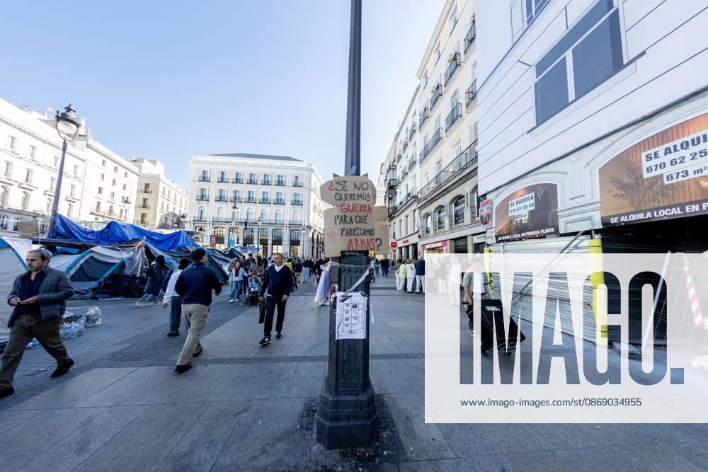 A minute of silence for Maricarmen at the housing protest camp in Sol. A minute of silence for Maricarmen at the housing protest camp in Puerta del Sol on October 9, 2026, in Madrid, Spain. The Madrid Tenants’ Union has called for a minute of silence in honor of Maricarmen Abascal, the 87-year-old woman who was evicted from her home and who passed away last Wednesday, October 7, 2026, in Spain.