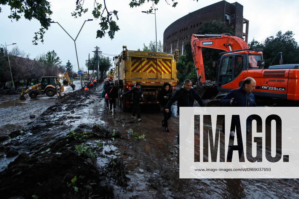 Consequences of a mudslide that affected the area from San Carlos de Apoquindo to Los Dominicos in the Las Condes district, causing widespread damage and sweeping away vehicles and people. Diego Martin Aton, Chile, Aton 1198057 jpeg