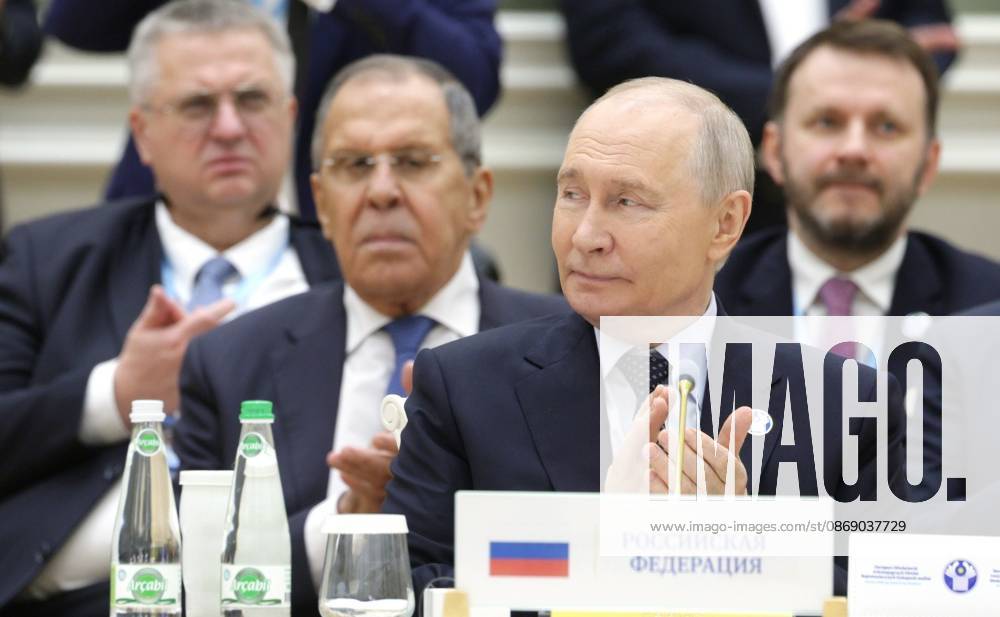 TURKMENISTAN, BALKAN PROVINCE - Russia s President Vladimir Putin attends an expanded meeting of the CIS Council of Heads of State in Turkmenbashi. KremlinxPool