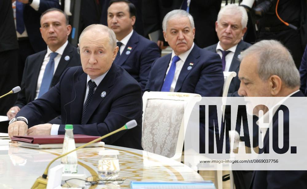 TURKMENISTAN, BALKAN PROVINCE - Russia s President Vladimir Putin attends an expanded meeting of the CIS Council of Heads of State in Turkmenbashi. KremlinxPool